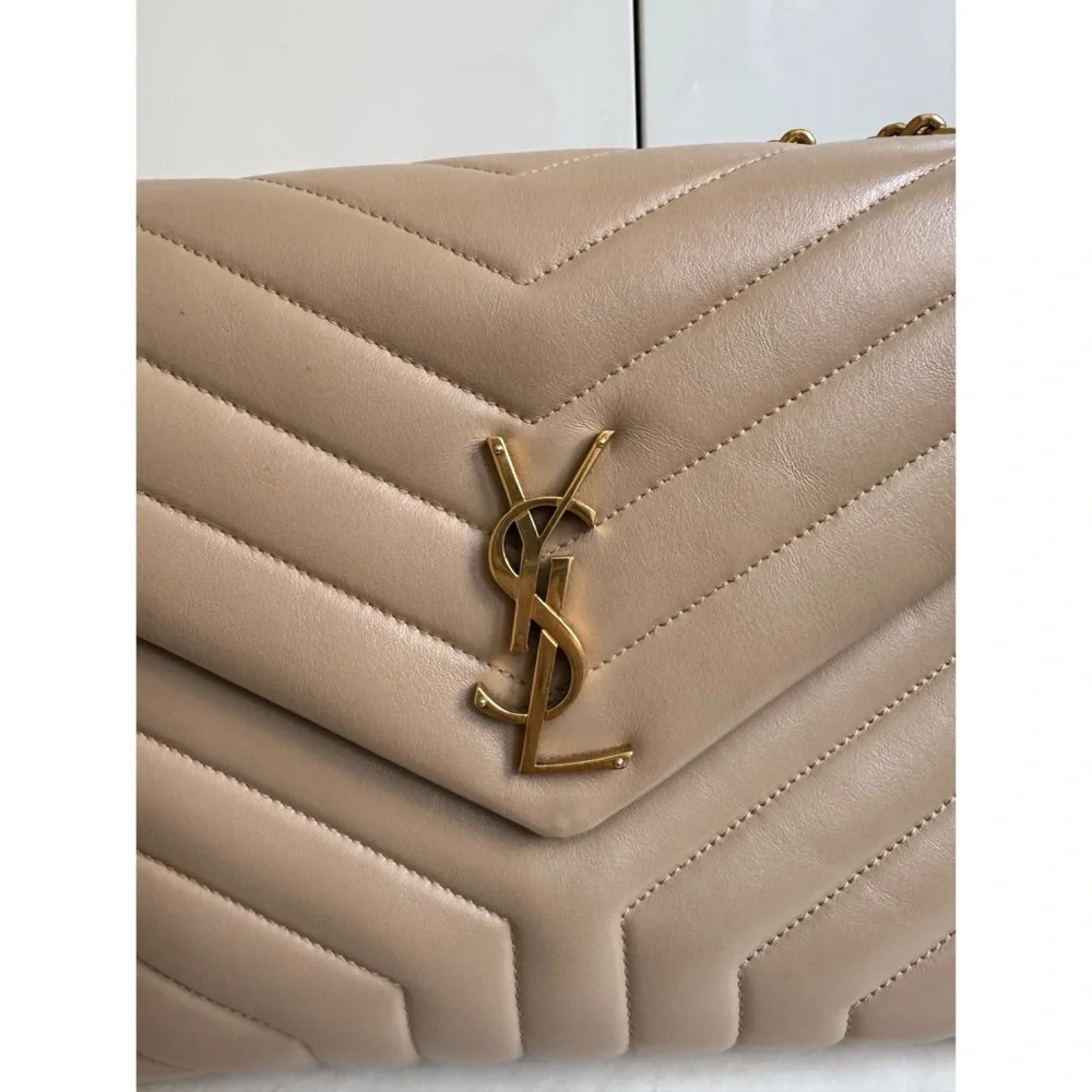 Yves Saint Laurent Loulou Medium - Picture 2 of 9
